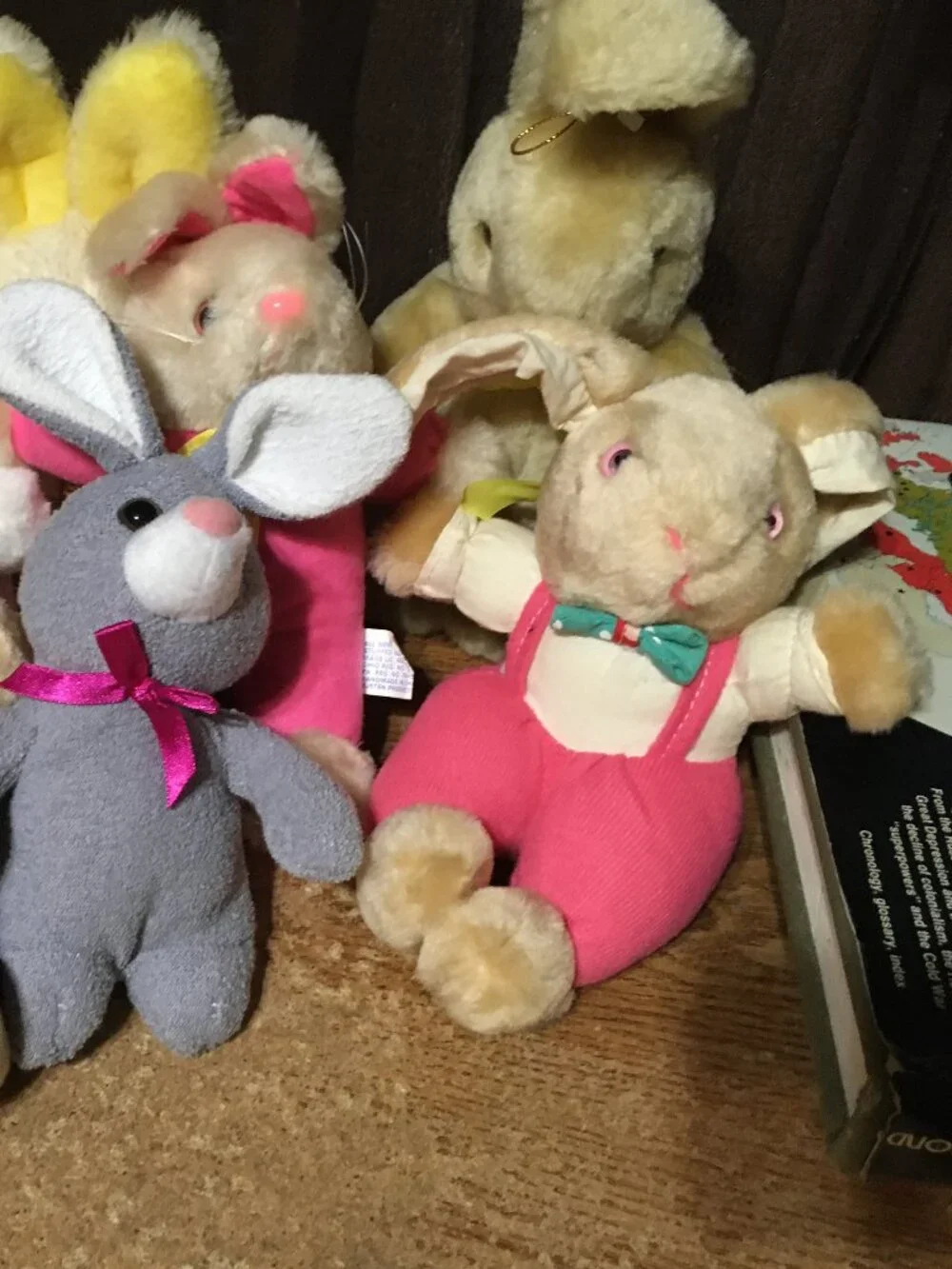LOT OF 36 BUNNY RABBIT PLUSH BEANIE EASTER RUSS BERRIE APPLAUSE ENERGIZER BUNNY